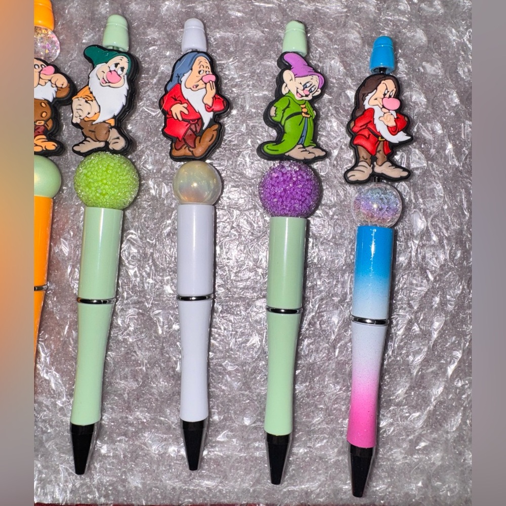 Complete set of Snow White and all 7 Dwarfs handmade you get all 8 pens - Picture 3 of 3